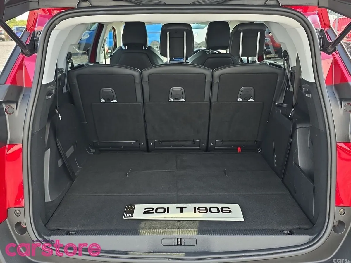 Peugeot 5008 MPV, Diesel, 2020, Red