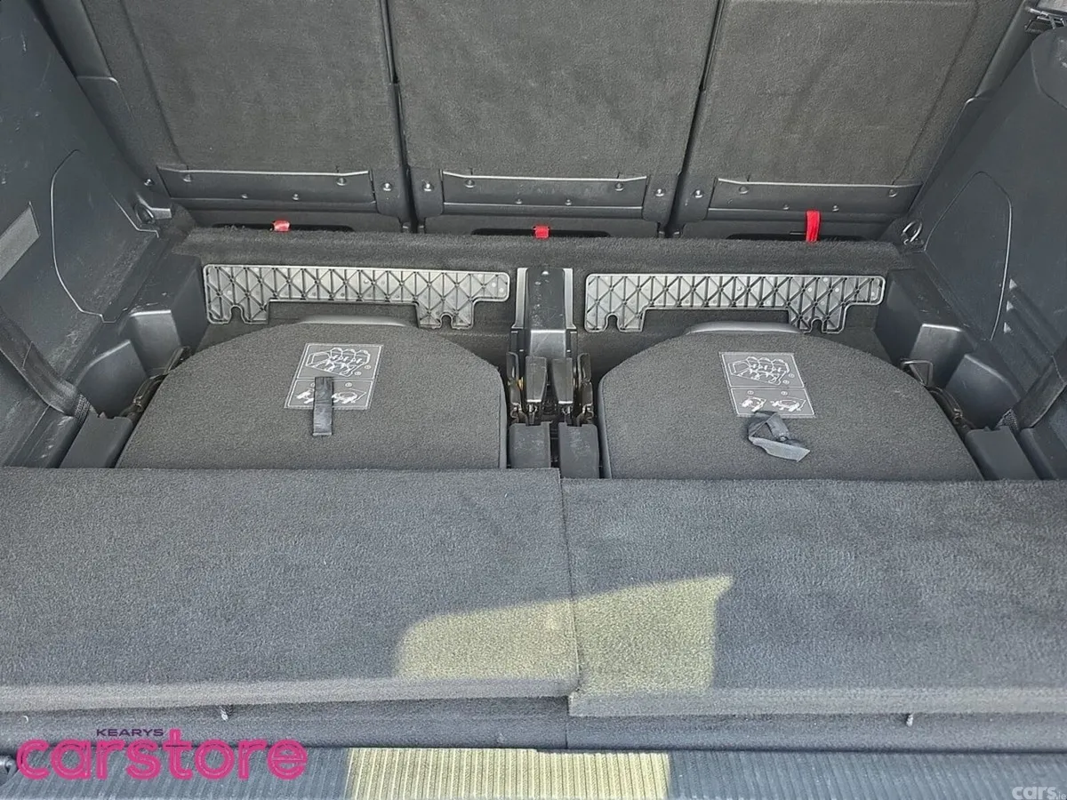 Peugeot 5008 MPV, Diesel, 2020, Red