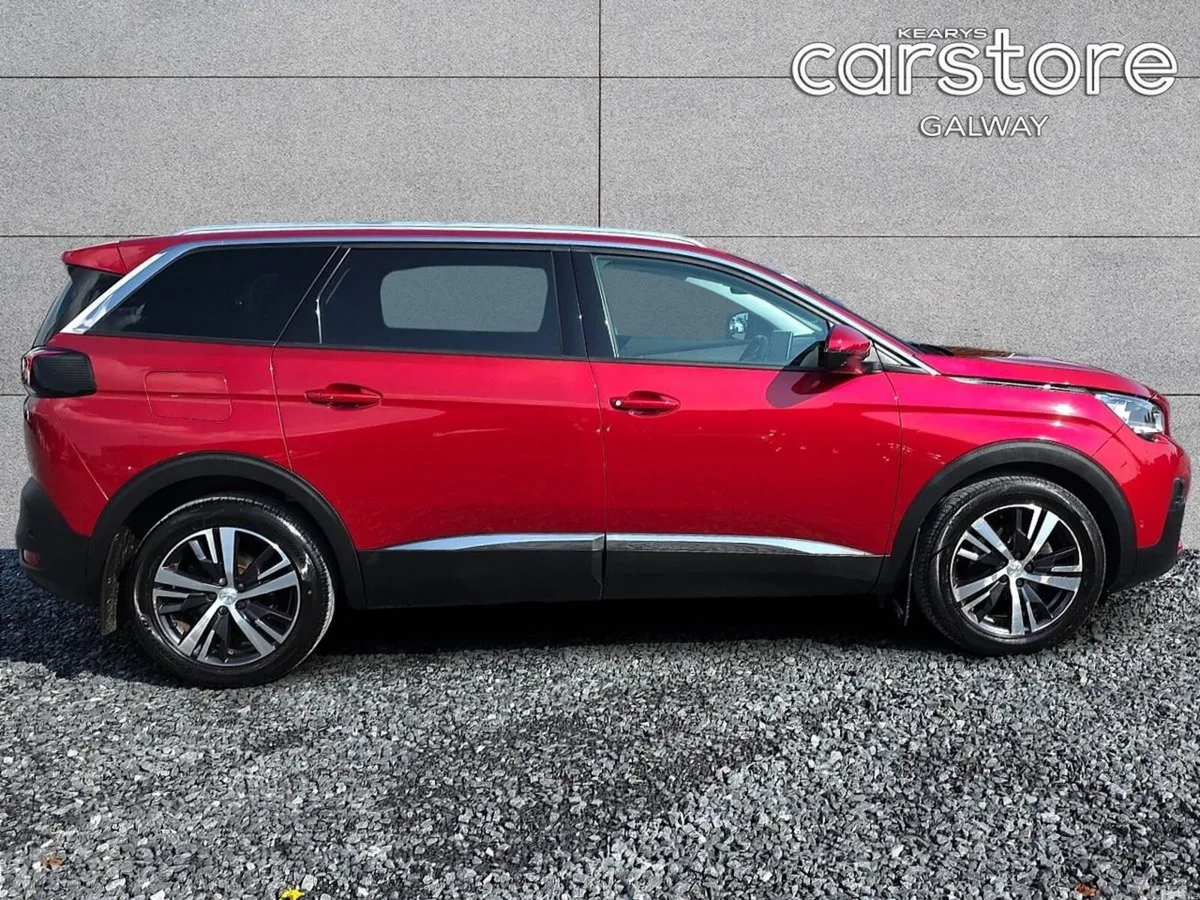 Peugeot 5008 MPV, Diesel, 2020, Red