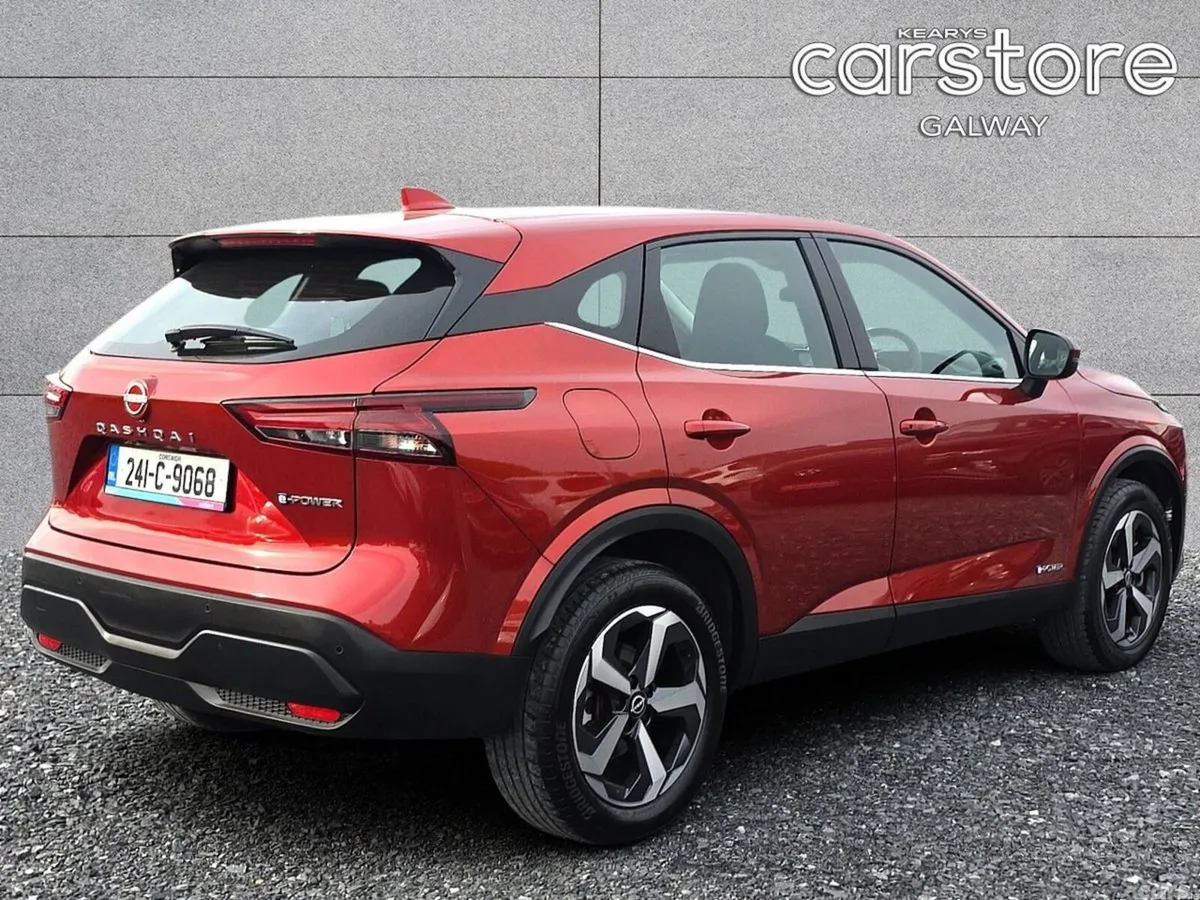 Nissan Qashqai MPV, Petrol, 2024, Red