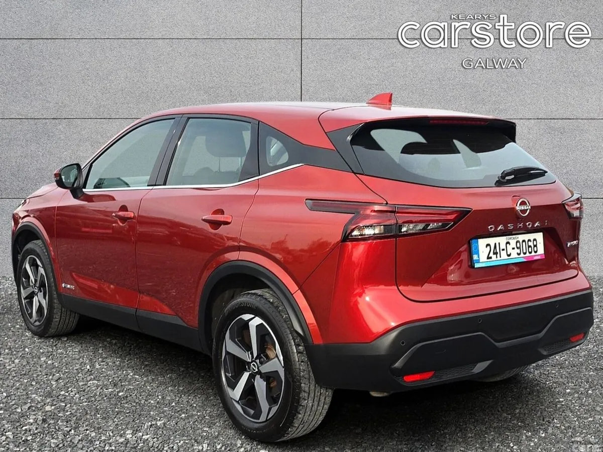 Nissan Qashqai MPV, Petrol, 2024, Red