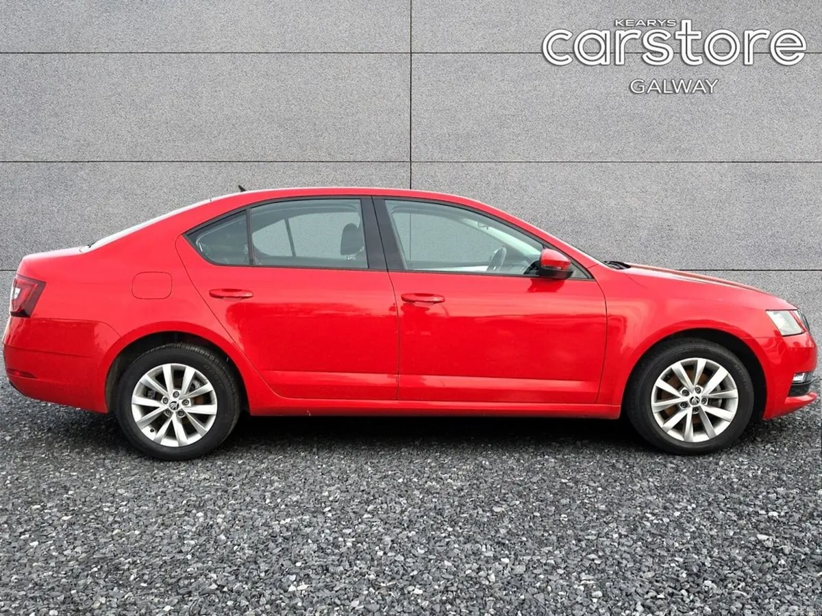 Skoda Octavia Saloon, Petrol, 2021, Red