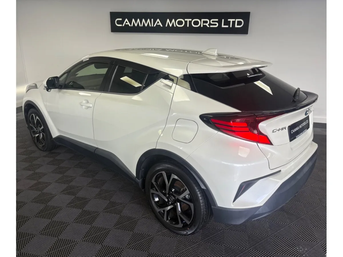 Toyota C-HR SUV, Petrol Hybrid, 2021, White