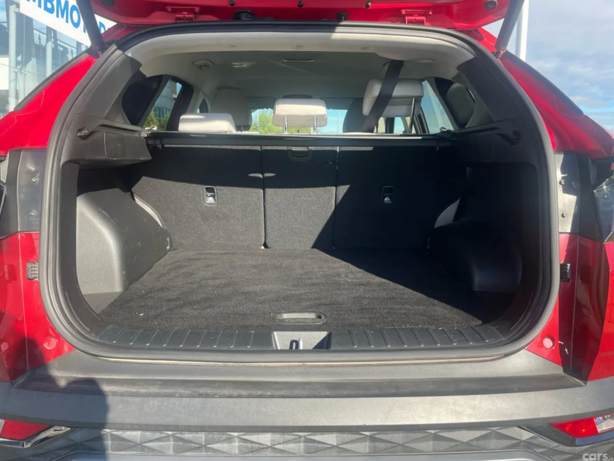 Hyundai Tucson MPV, Petrol Hybrid, 2022, Red
