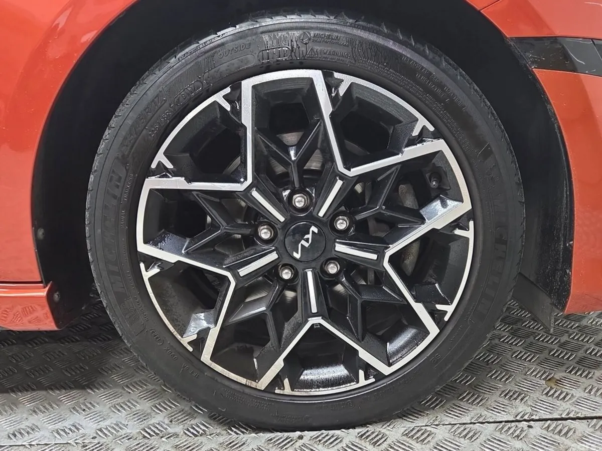 Kia Ceed Hatchback, Diesel Hybrid, 2023, Orange