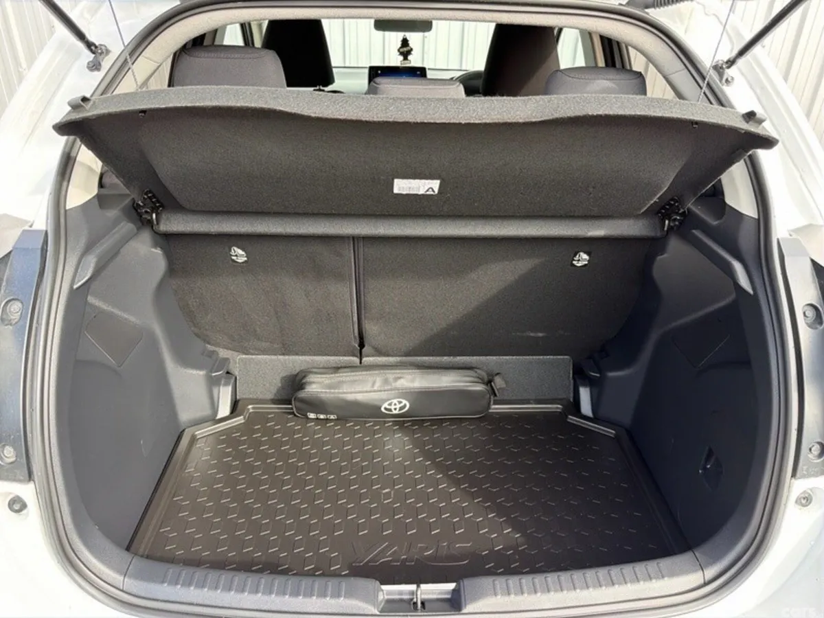 Toyota Yaris Hatchback, Petrol, 2024, White