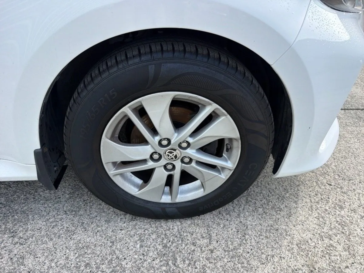 Toyota Yaris Hatchback, Petrol, 2024, White
