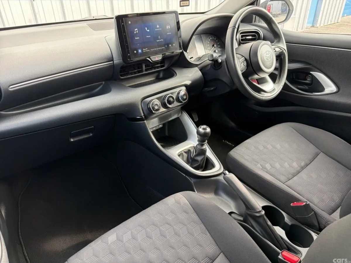 Toyota Yaris Hatchback, Petrol, 2024, White