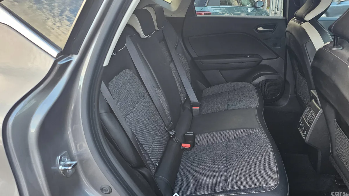 Renault Captur Hatchback, Petrol Plug-in Hybrid, 2021, Grey