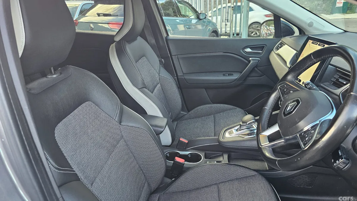 Renault Captur Hatchback, Petrol Plug-in Hybrid, 2021, Grey