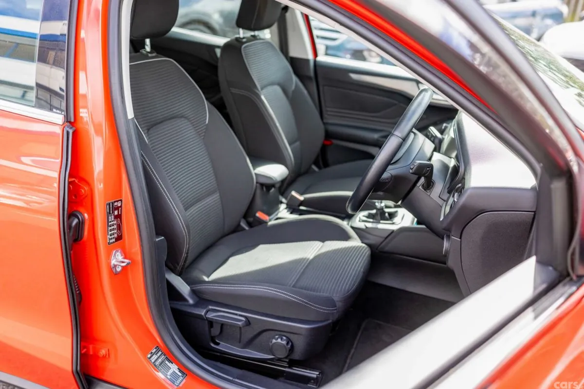 Ford Focus Hatchback, Diesel, 2020, Red