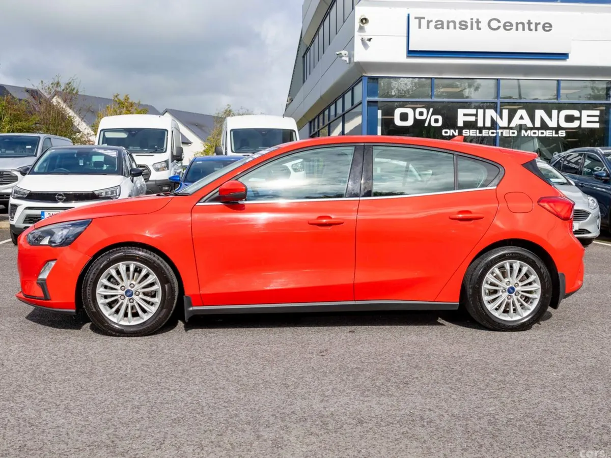 Ford Focus Hatchback, Diesel, 2020, Red