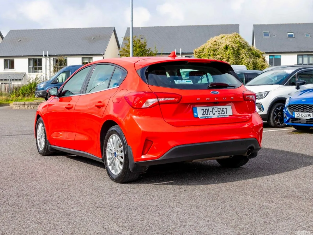 Ford Focus Hatchback, Diesel, 2020, Red