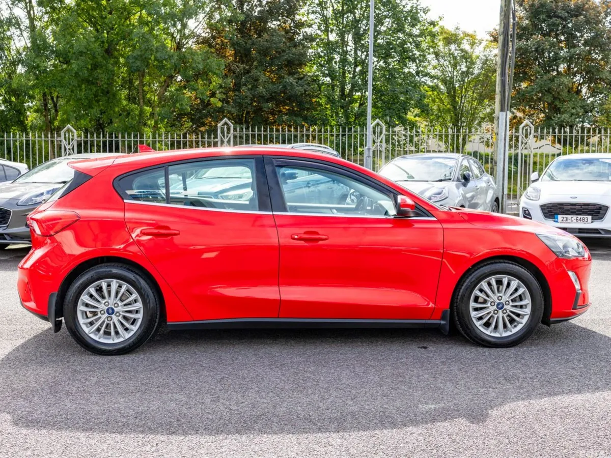 Ford Focus Hatchback, Diesel, 2020, Red