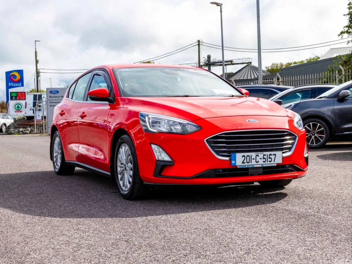 Ford Focus Hatchback, Diesel, 2020, Red