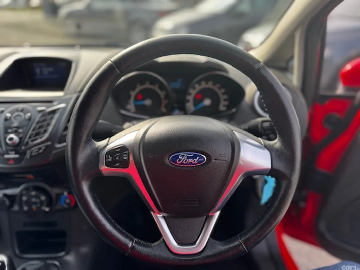 Ford Fiesta Hatchback, Petrol, 2016, Red