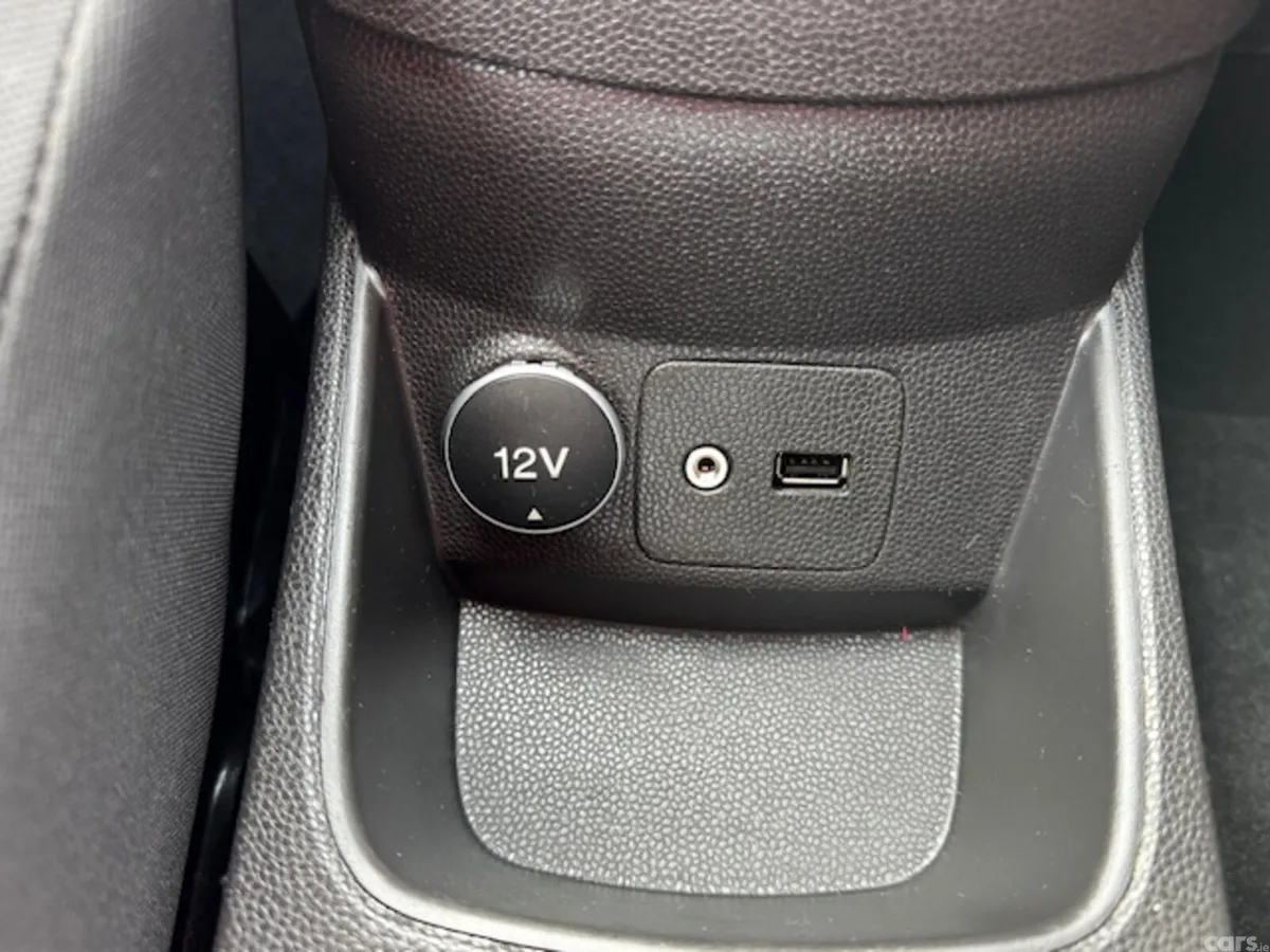 Ford Fiesta Hatchback, Petrol, 2016, Red