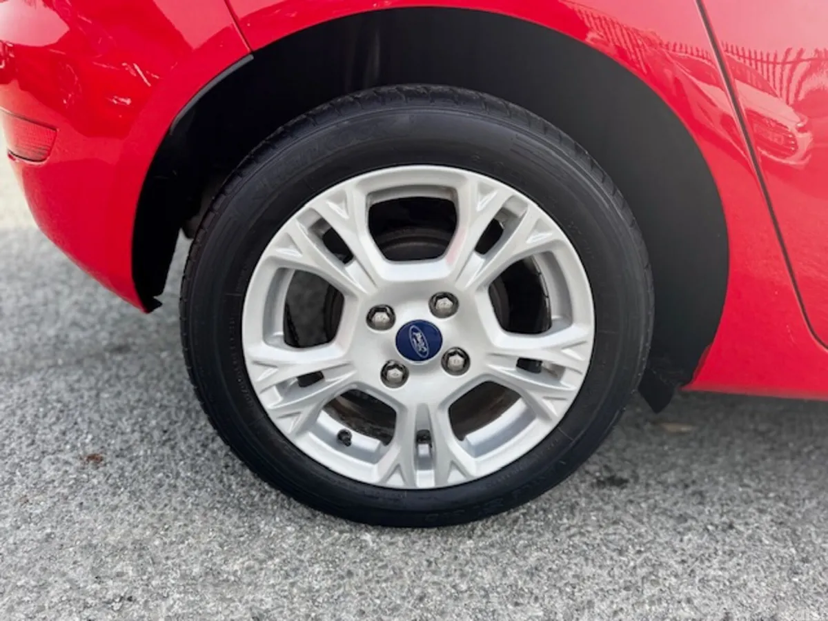 Ford Fiesta Hatchback, Petrol, 2016, Red