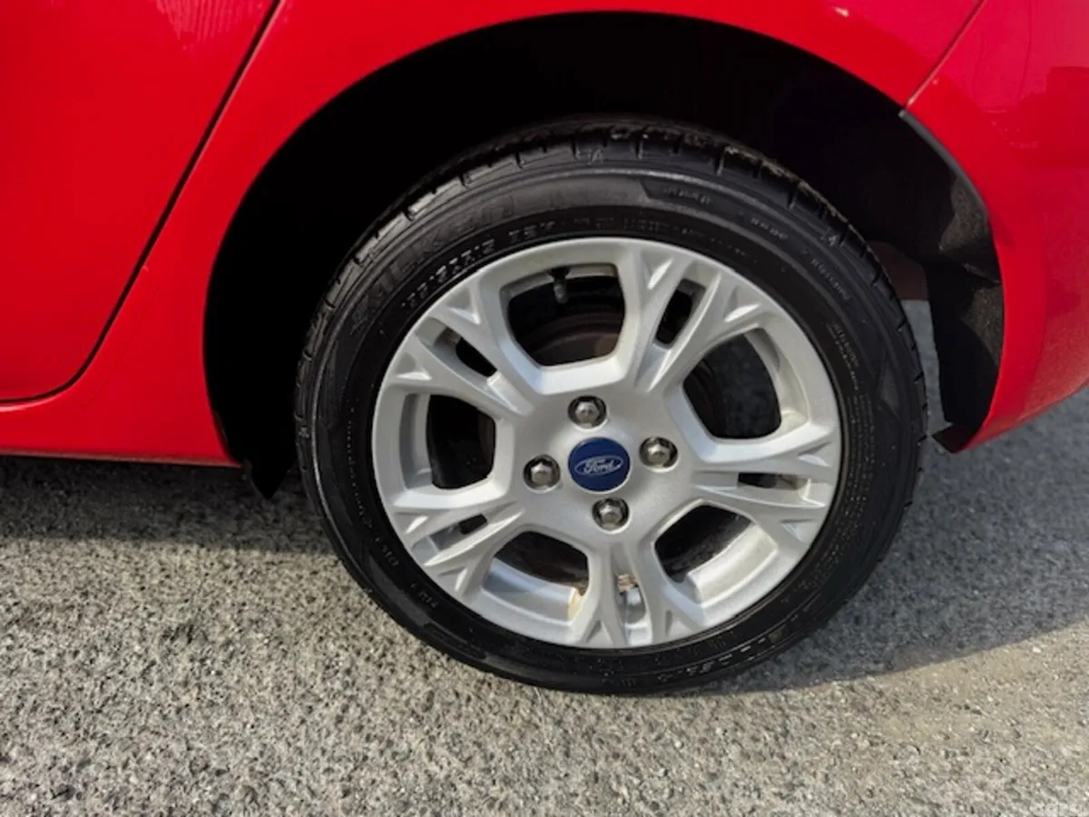 Ford Fiesta Hatchback, Petrol, 2016, Red