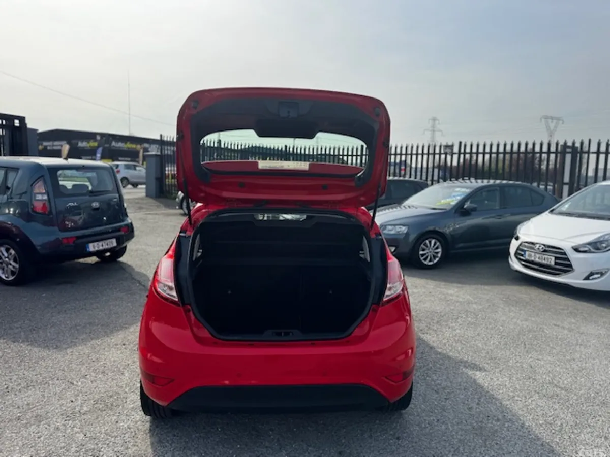 Ford Fiesta Hatchback, Petrol, 2016, Red