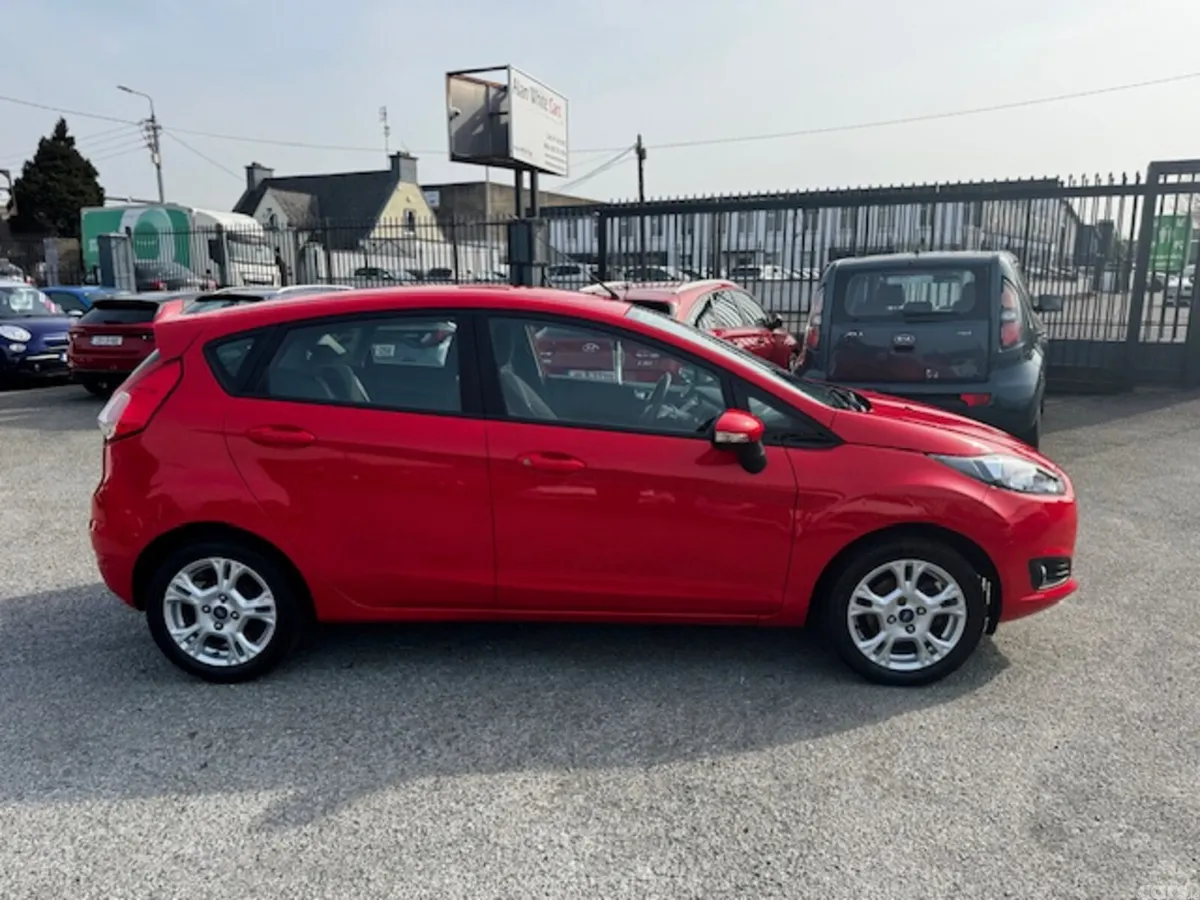 Ford Fiesta Hatchback, Petrol, 2016, Red