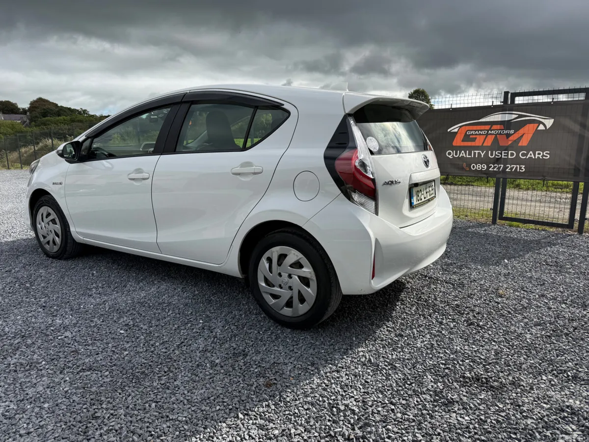 Toyota Aqua Hatchback, Petrol Hybrid, 2018, White