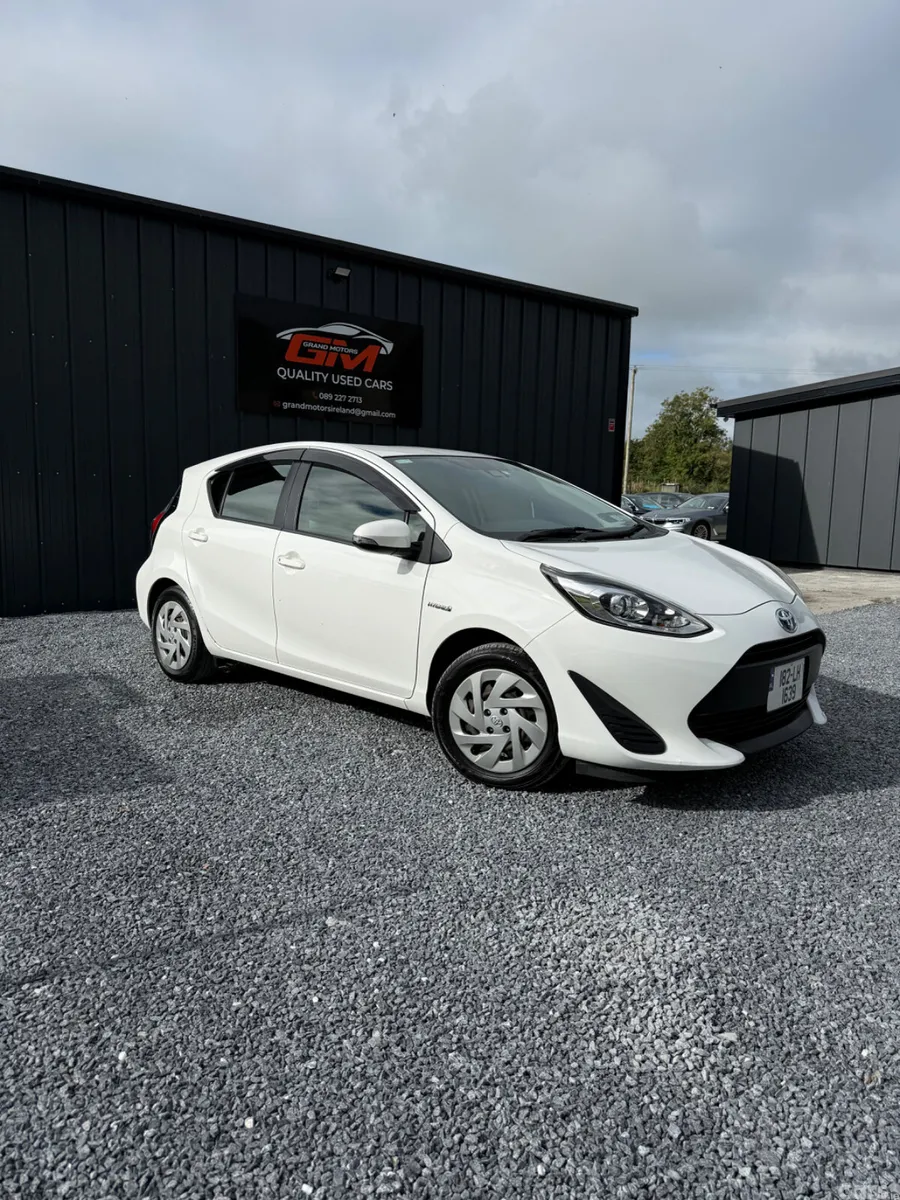 Toyota Aqua Hatchback, Petrol Hybrid, 2018, White