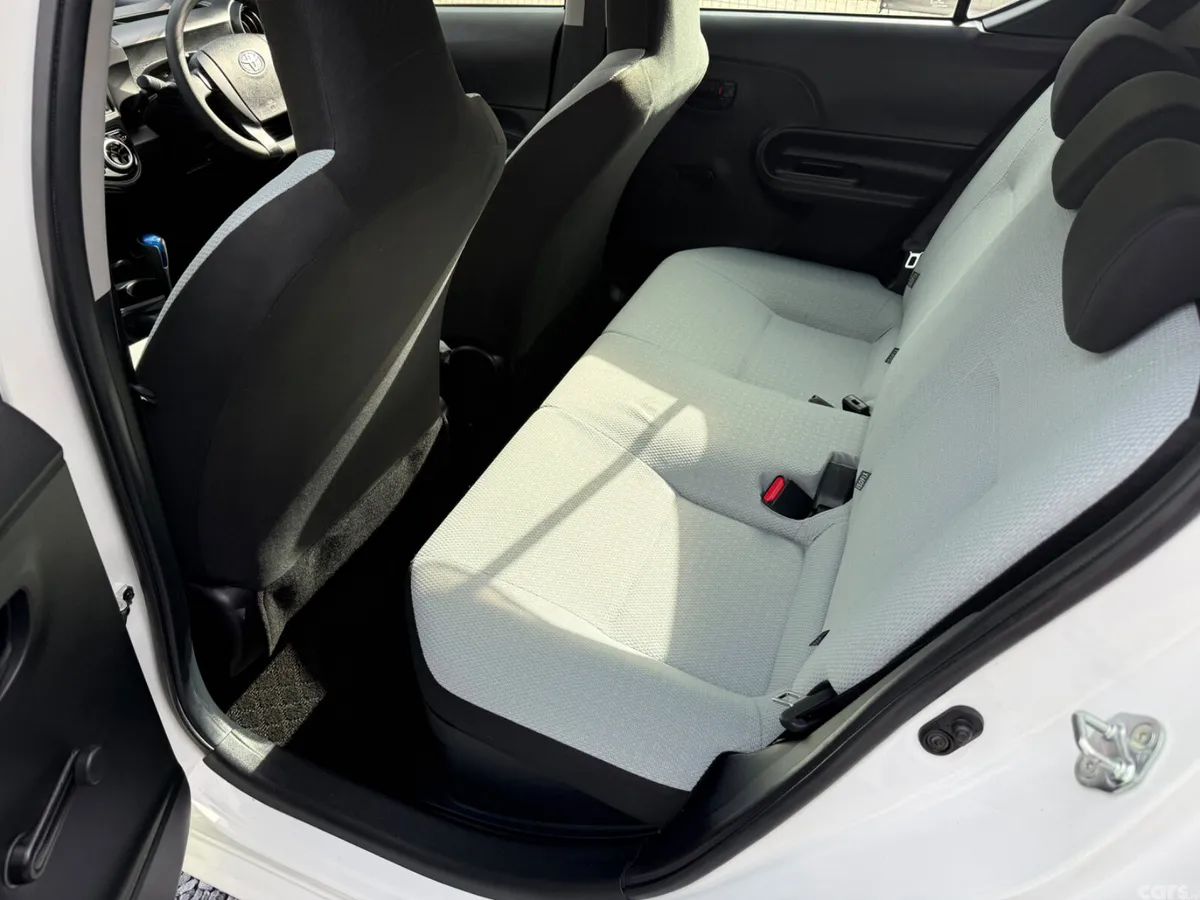 Toyota Aqua Hatchback, Petrol Hybrid, 2018, White