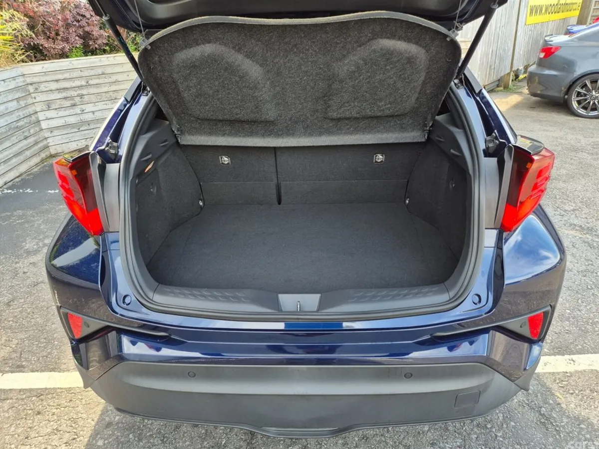 Toyota C-HR SUV, Petrol Hybrid, 2021, Blue