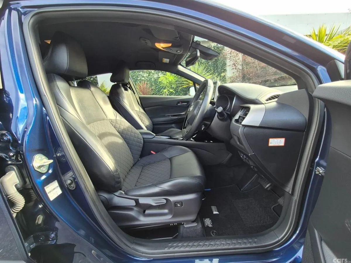 Toyota C-HR SUV, Petrol Hybrid, 2021, Blue