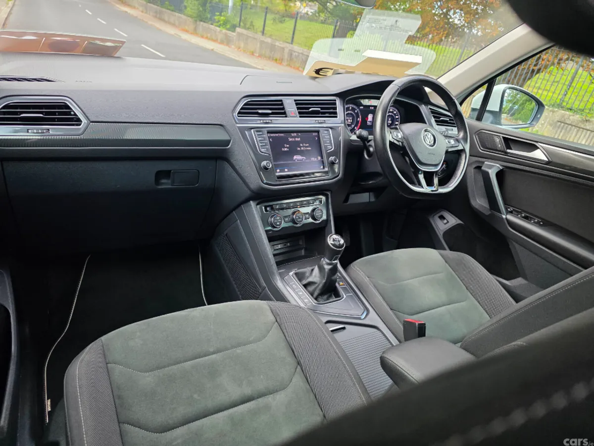 Volkswagen Tiguan Hatchback, Diesel, 2017, White