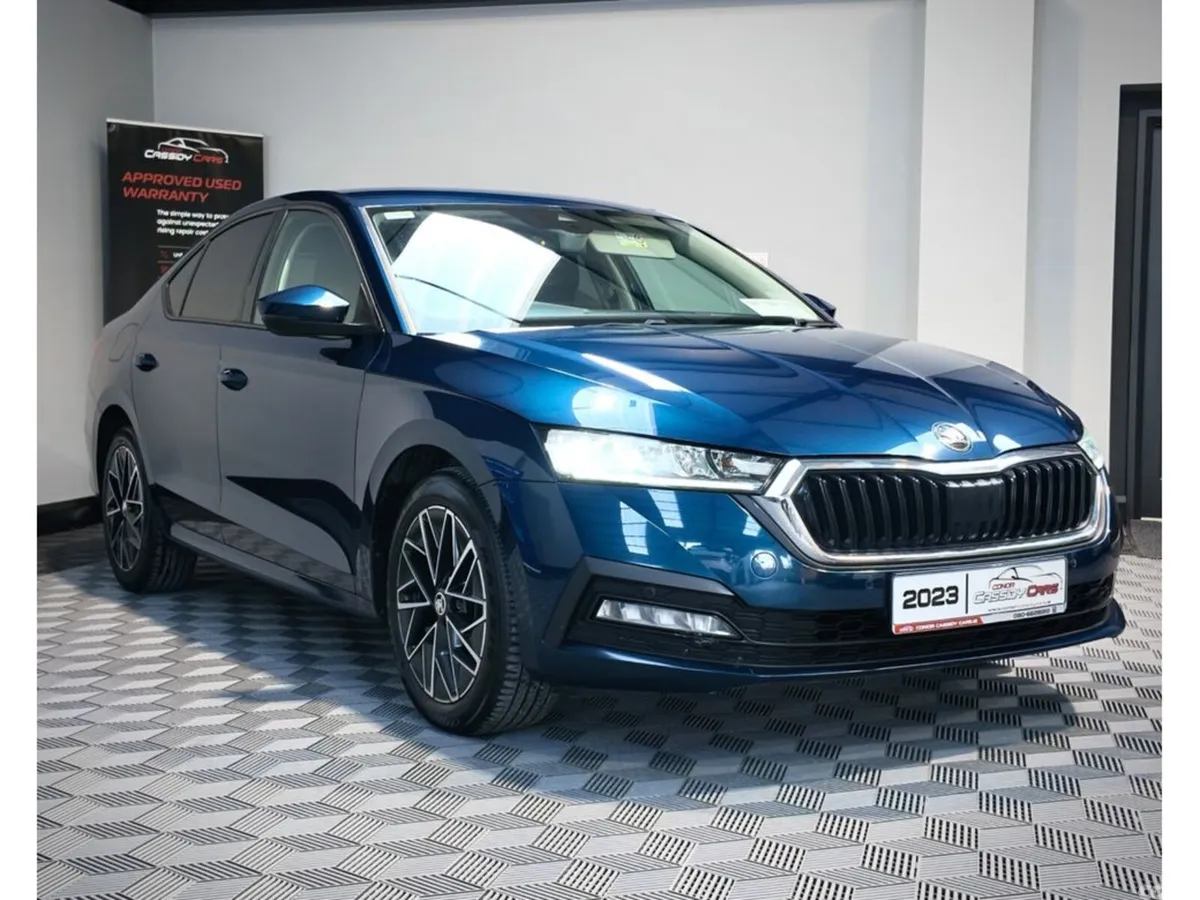 Skoda Octavia Hatchback, Diesel, 2023, Blue