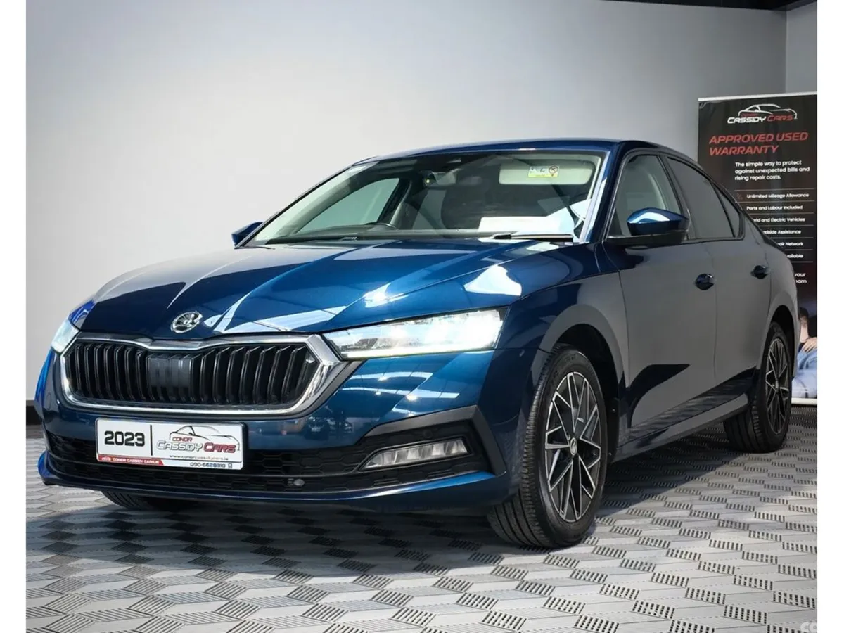 Skoda Octavia Hatchback, Diesel, 2023, Blue