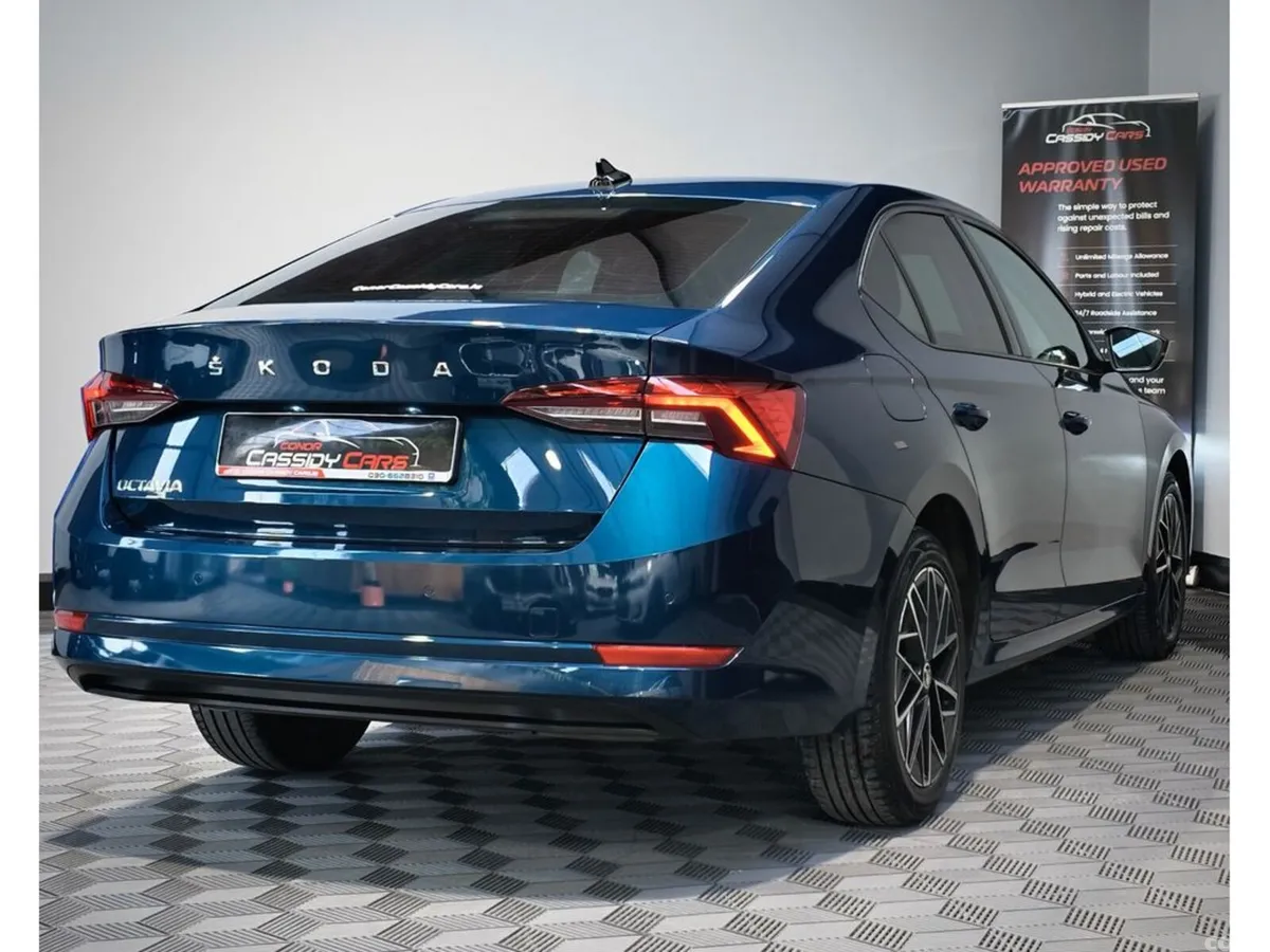 Skoda Octavia Hatchback, Diesel, 2023, Blue