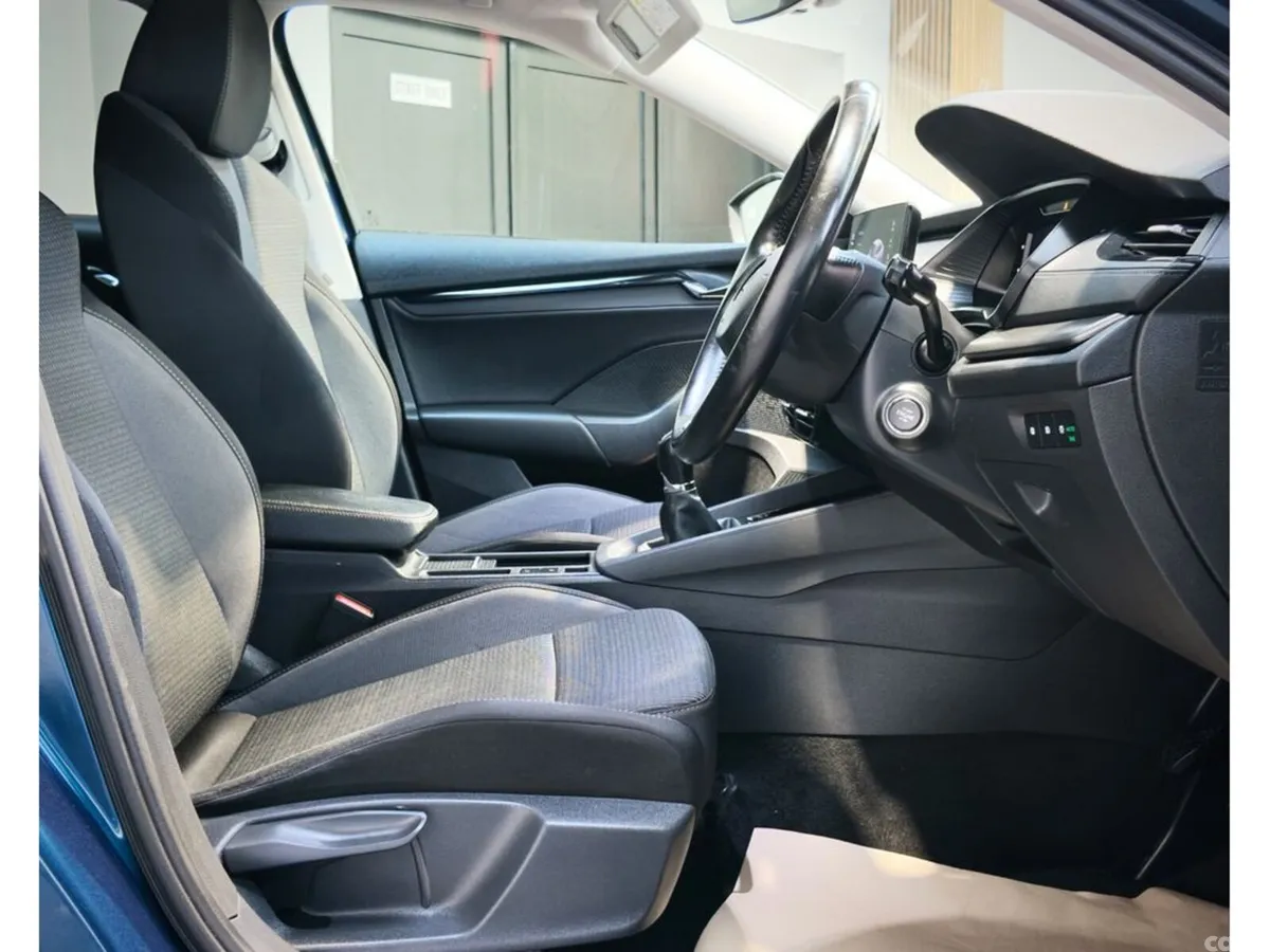 Skoda Octavia Hatchback, Diesel, 2023, Blue