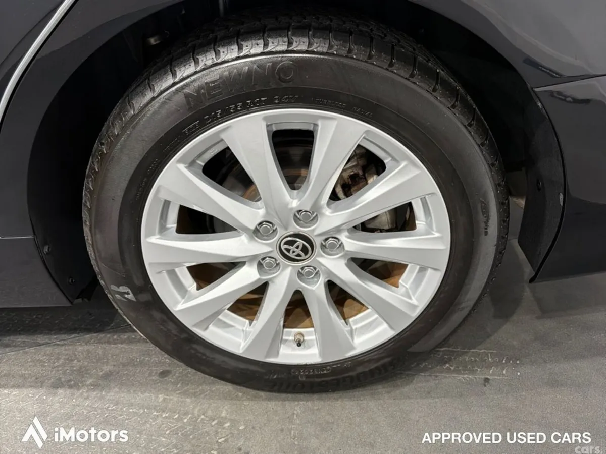 Toyota Camry Saloon, Petrol Hybrid, 2020, Black