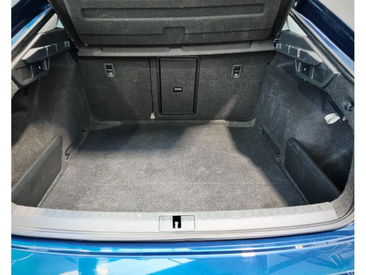 Skoda Octavia Hatchback, Diesel, 2023, Blue