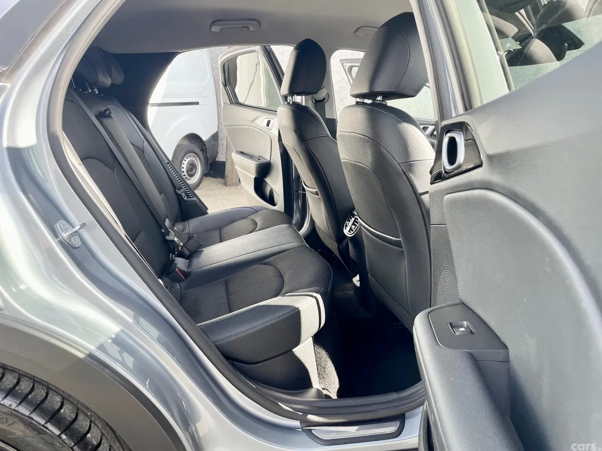 Kia XCeed Hatchback, Petrol Plug-in Hybrid, 2023, Grey
