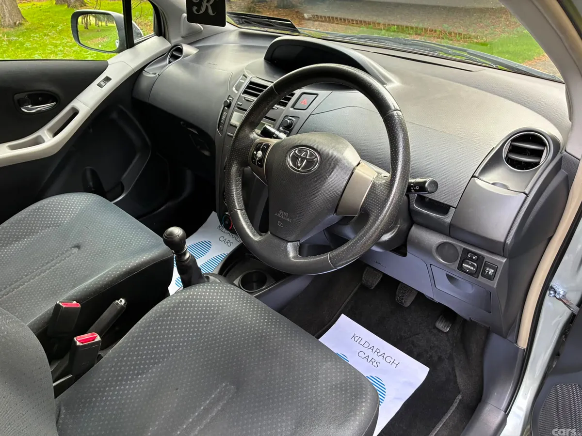 Toyota Yaris Hatchback, Petrol, 2010, Silver