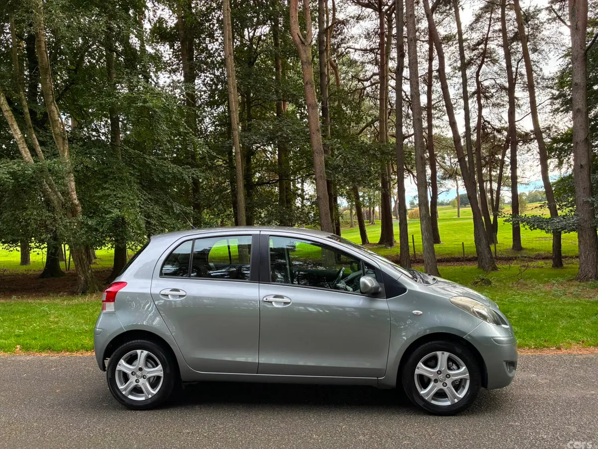 Toyota Yaris Hatchback, Petrol, 2010, Silver