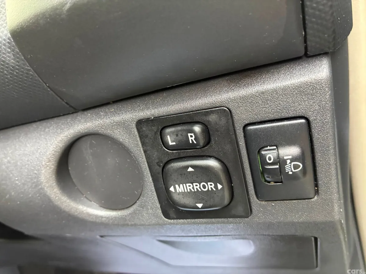Toyota Yaris Hatchback, Petrol, 2010, Silver