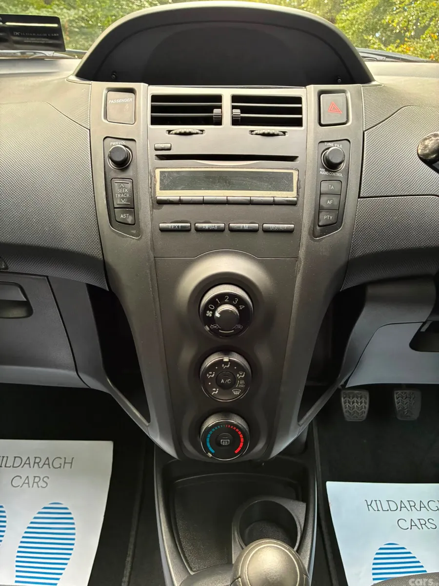 Toyota Yaris Hatchback, Petrol, 2010, Silver
