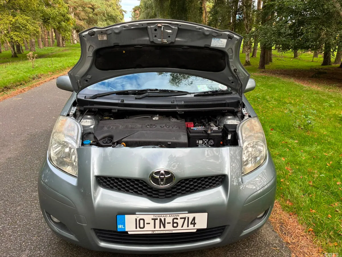Toyota Yaris Hatchback, Petrol, 2010, Silver