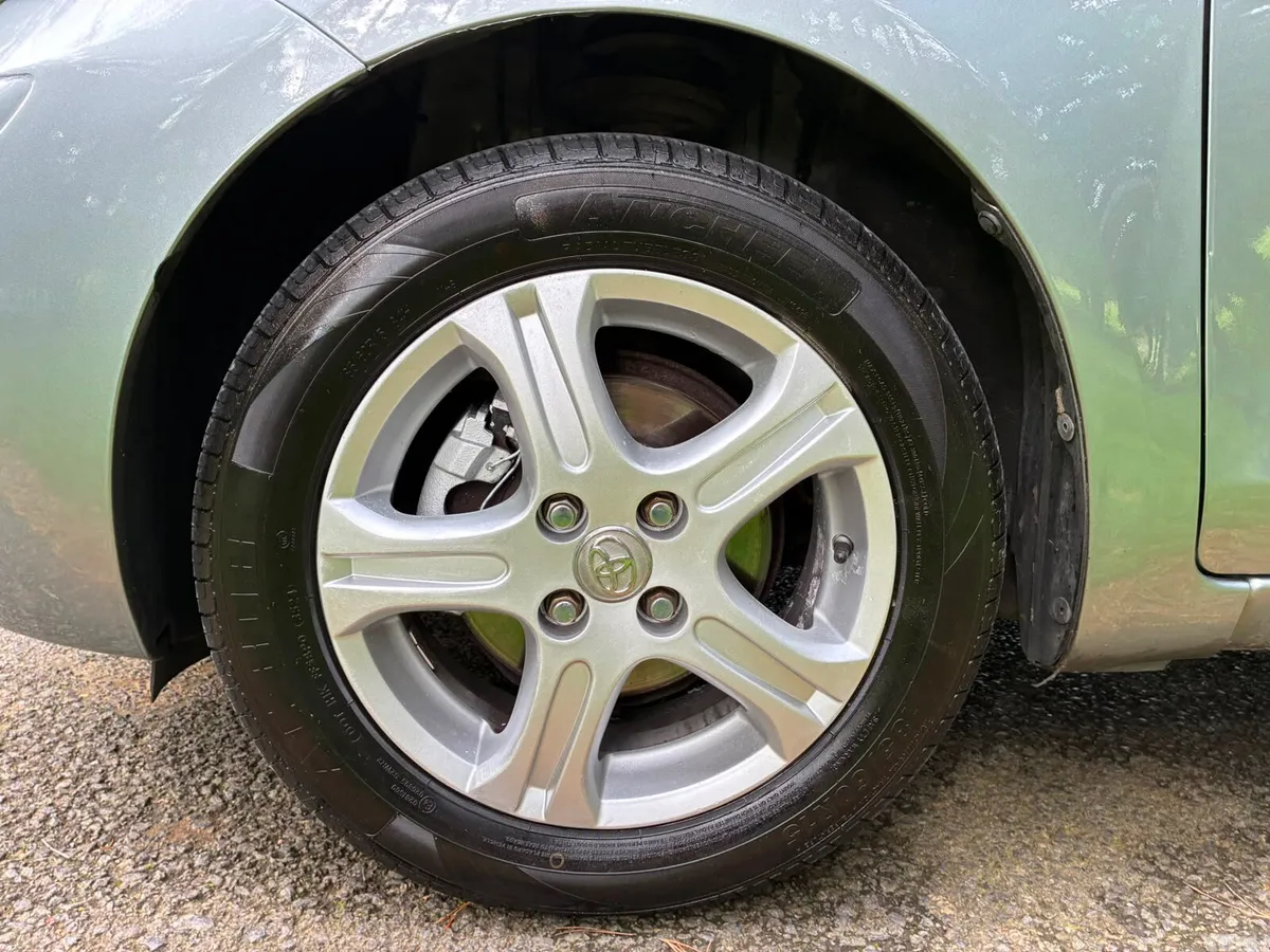 Toyota Yaris Hatchback, Petrol, 2010, Silver