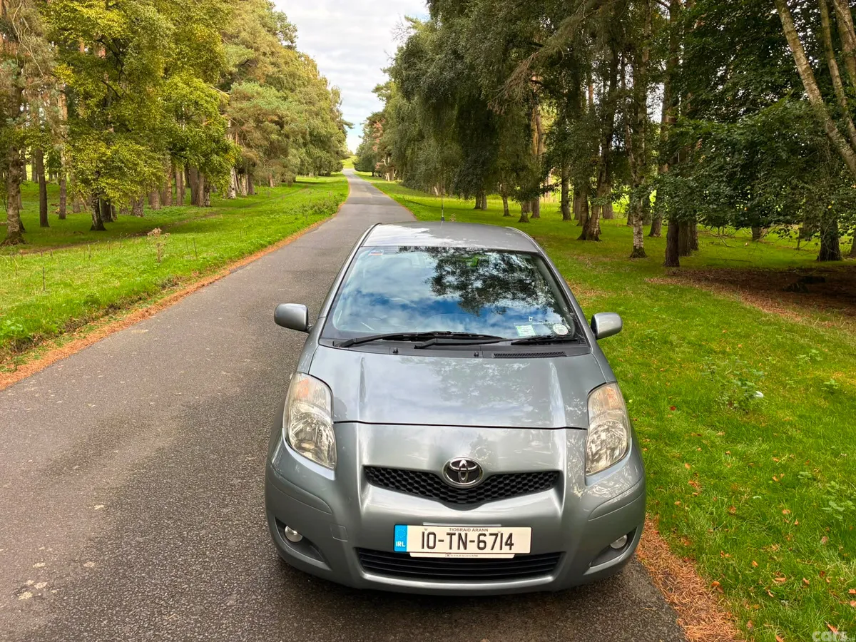 Toyota Yaris Hatchback, Petrol, 2010, Silver
