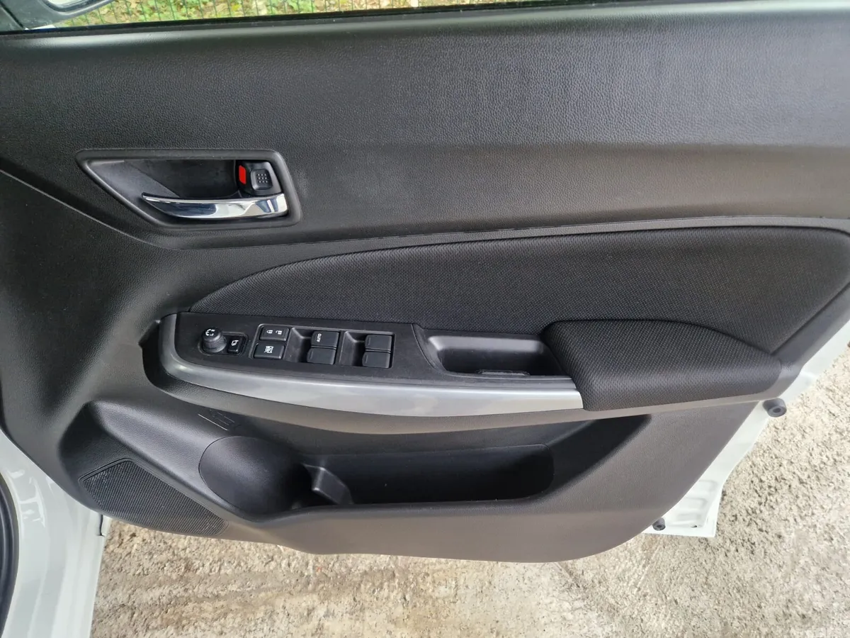 Suzuki Swift Hatchback, Petrol Hybrid, 2018, White