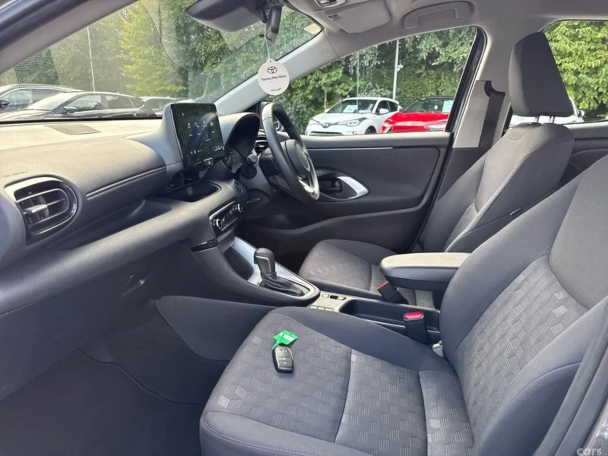 Toyota Yaris Hatchback, Petrol Hybrid, 2025, Grey