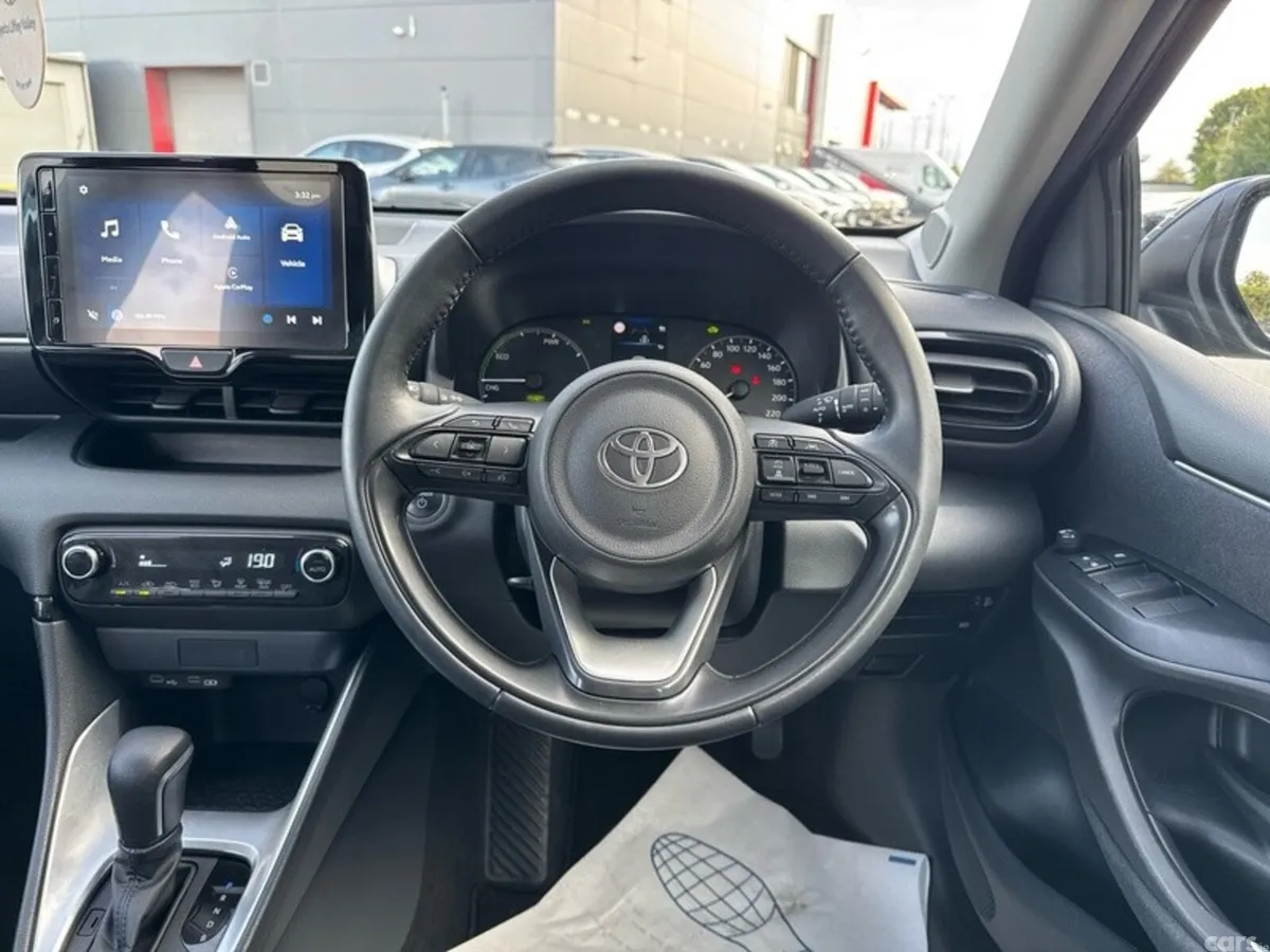 Toyota Yaris Hatchback, Petrol Hybrid, 2025, Grey