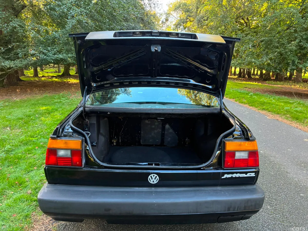 Volkswagen Jetta Saloon, Diesel, 1991, Black