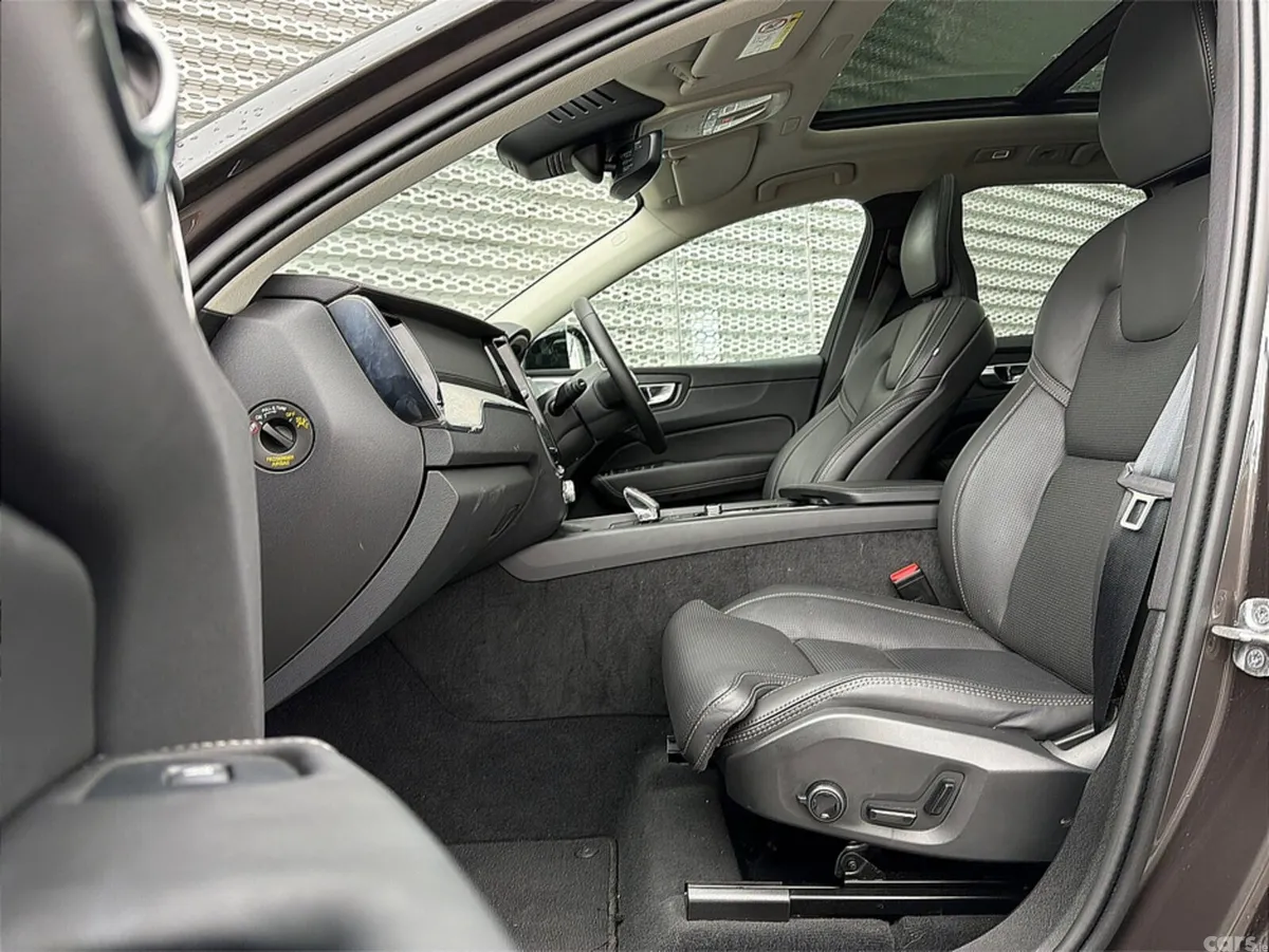 Volvo XC60 SUV, Petrol Plug-in Hybrid, 2025, Grey